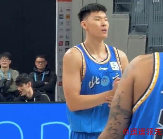 范子铭：今天开赛前压力挺大 第四节拼抢篮板球更多是本能反应